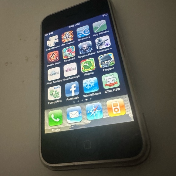 First generation, iPhone, mint condition - Picture 10 of 11